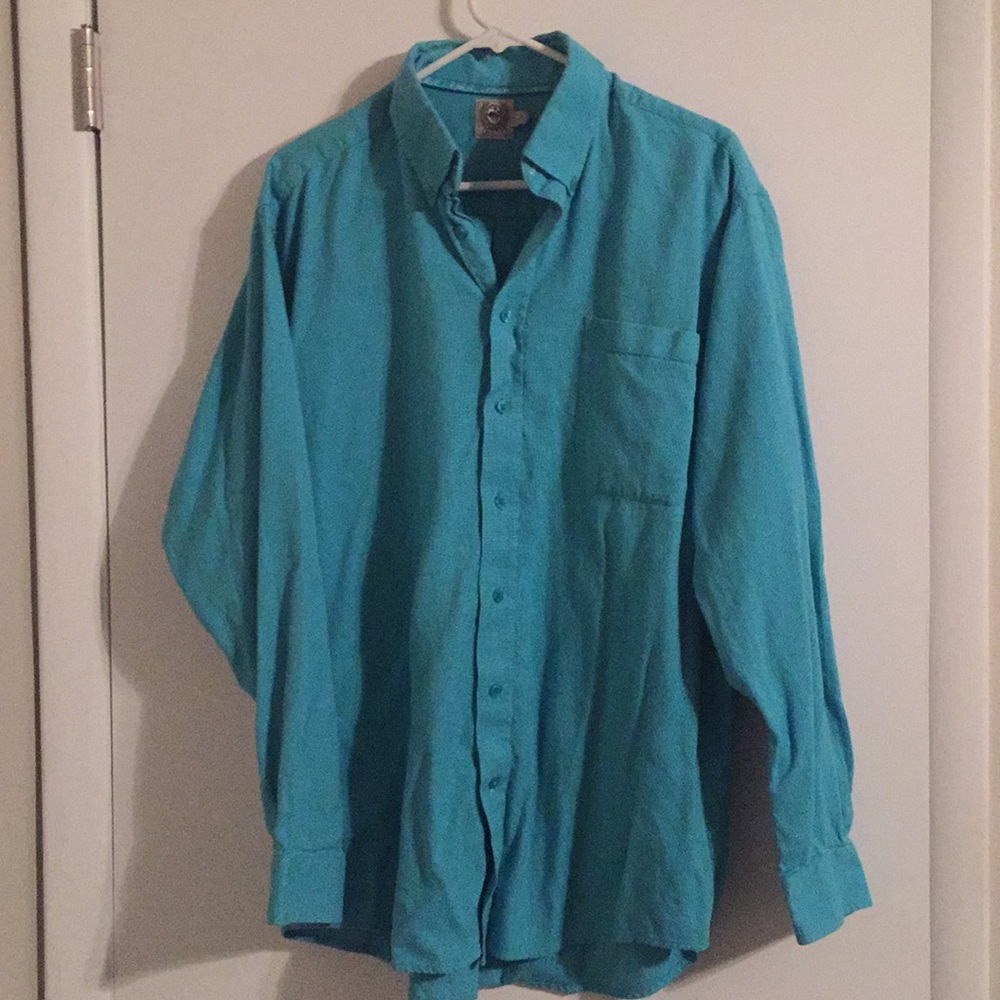 Men’s Cinch button shirt.